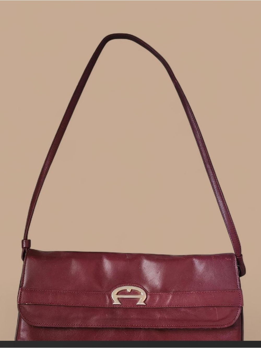 Leather Shoulder Bag in Burgundy